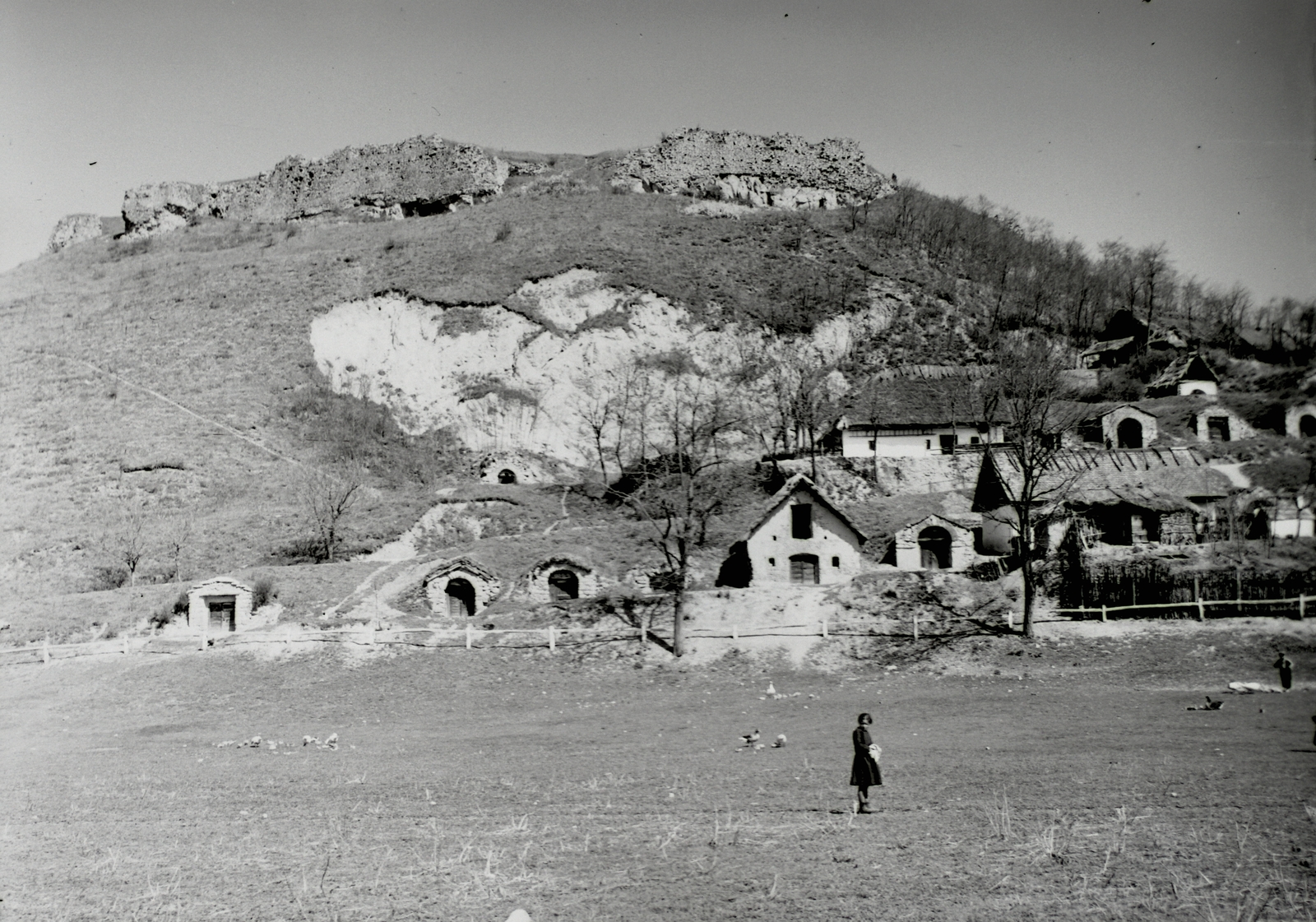 Hungary, Nógrád, Várhegy, pincesor., 1932, Schermann Ákos, Schermann Szilárd, castle ruins, cellars, Fortepan #95469