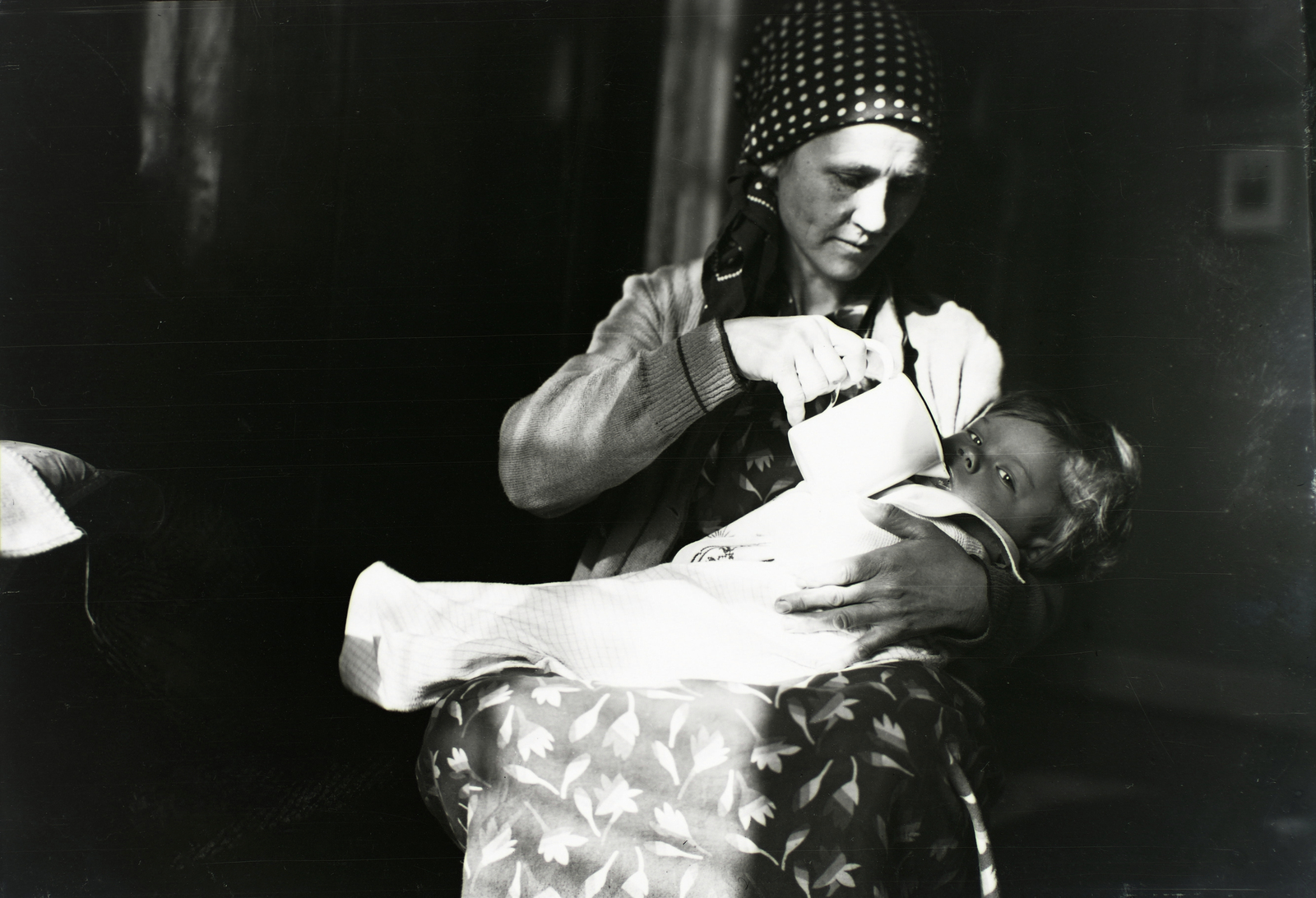 1932, Schermann Ákos, Schermann Szilárd, pot, kid, headscarf, servant, feeding, nanny, Best of, Fortepan #95473