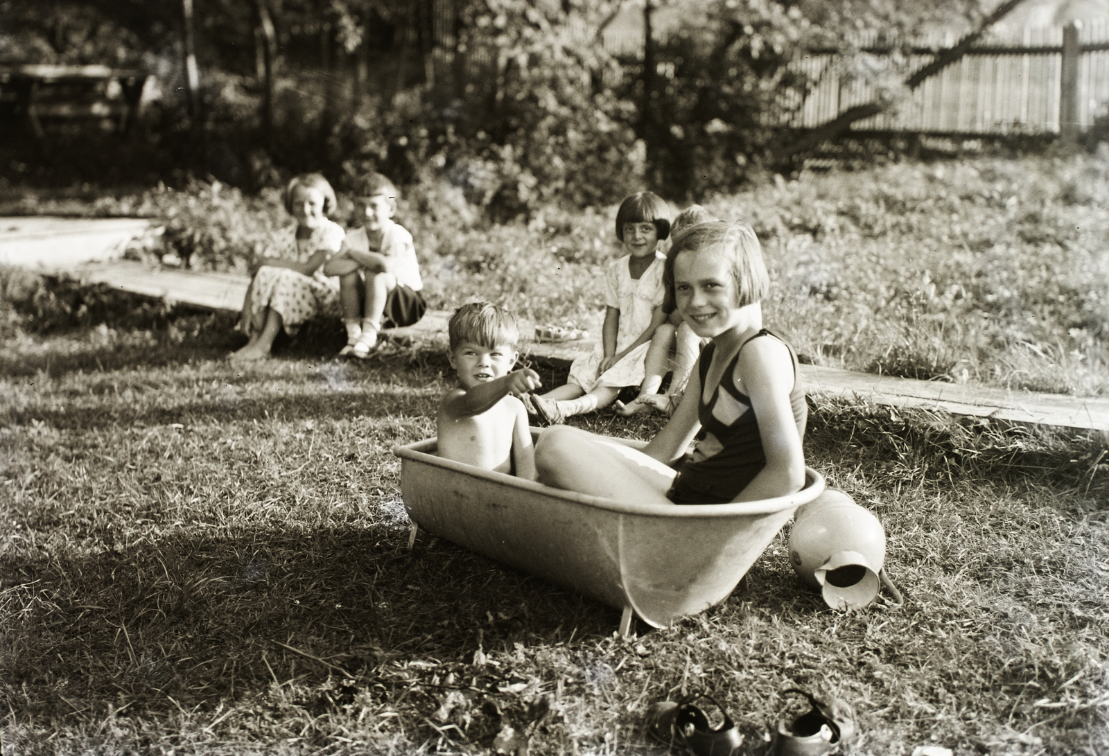 Slovakia, Vernár, 1933, Schermann Ákos, Schermann Szilárd, Czechoslovakia, kids, bathtub, poverty, poverty, Fortepan #95510