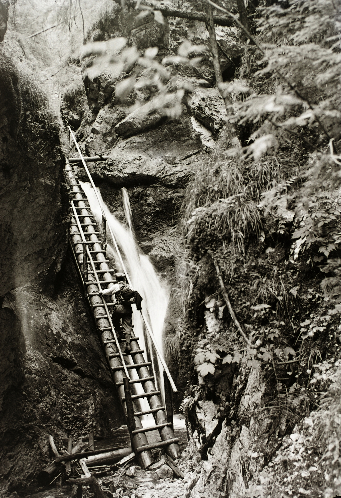 Slovakia, Slovak Paradise National Park, Nagy Sólyom-szurdok, Nagy vízesés., 1934, Schermann Ákos, Schermann Szilárd, Czechoslovakia, water fall, Fortepan #95534