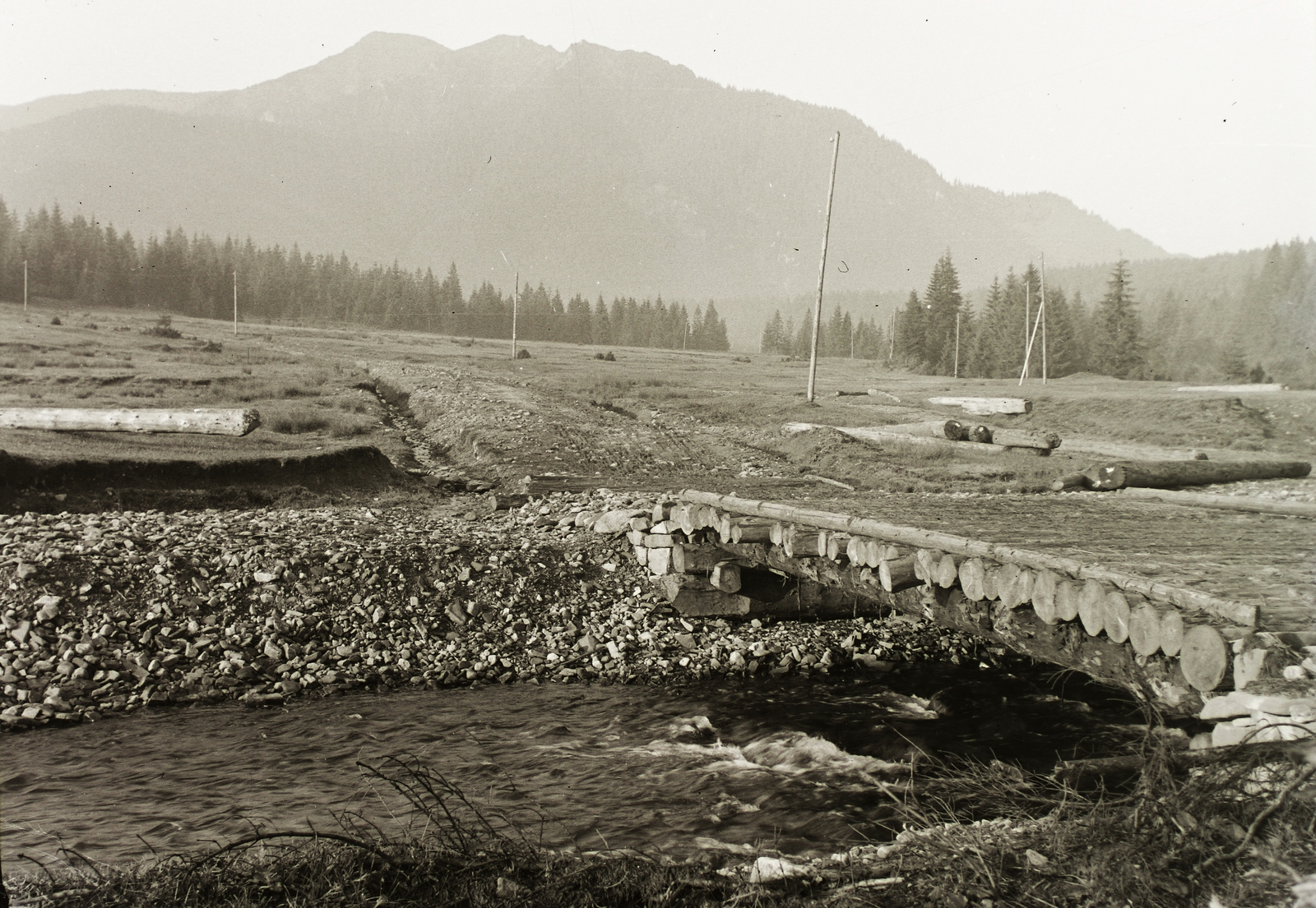Slovakia, Liptói-havasok, az Osobita csúcs a Tichá dolina felől nézve. Előtérben az Oravica patak., 1935, Schermann Ákos, Schermann Szilárd, Fortepan #95573