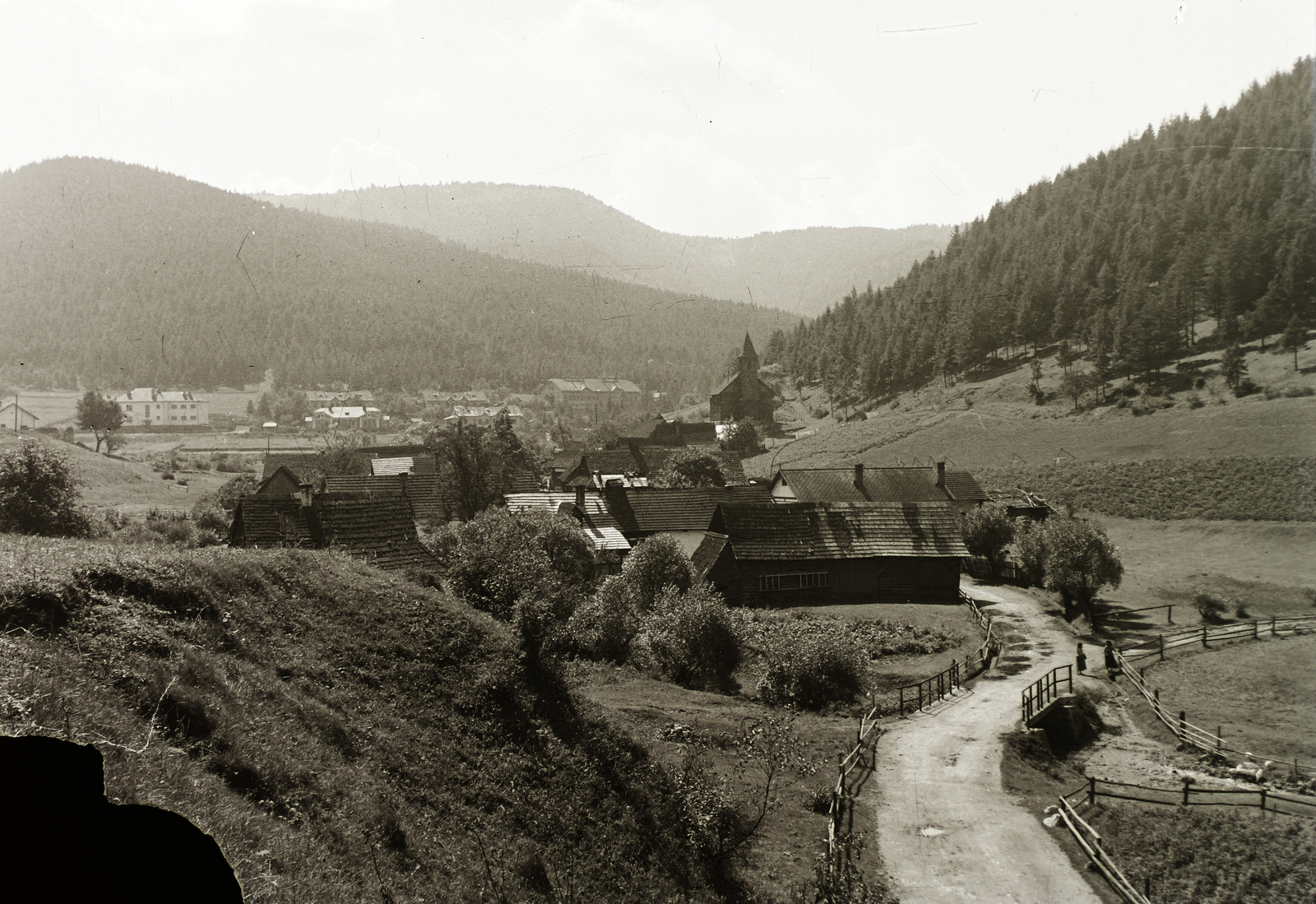 Slovakia, Rudňany, a falu látképe, középen a Szent Kelemen-templom., 1935, Schermann Ákos, Schermann Szilárd, Czechoslovakia, Fortepan #95576