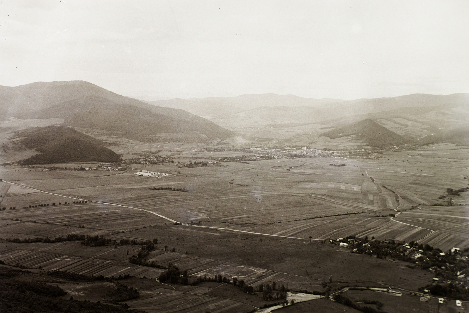 Slovakia, Rozsnyói-medence dél felől nézve, elöl jobbra Jólész, a távolban Rozsnyó., 1939, Schermann Ákos, Schermann Szilárd, landscape, picture, Fortepan #95624