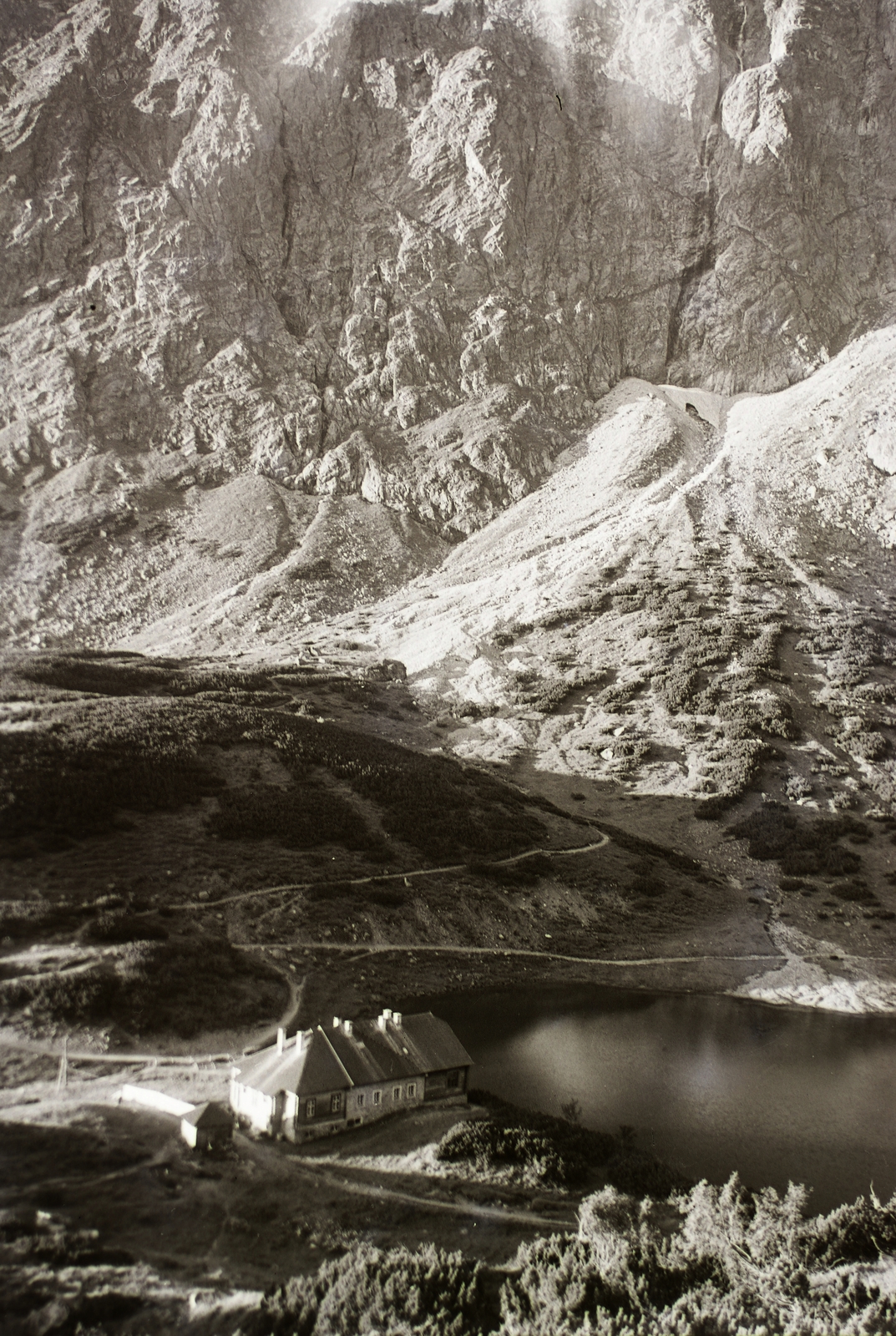 Slovakia, High Tatras, Zöld-tavi menedékház., 1939, Schermann Ákos, Schermann Szilárd, lake, picture, hillside, safe house, Tatra Mountains, First Slovak Republic, Fortepan #95627