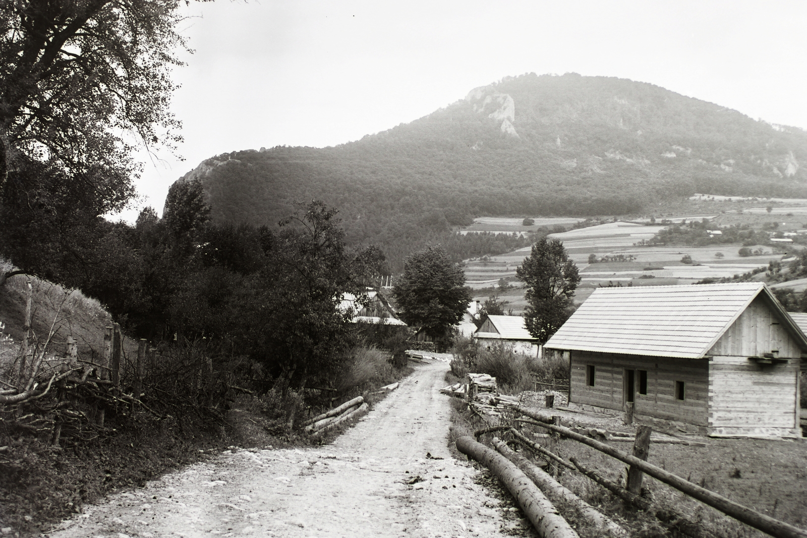 Szlovákia, Sziklahát, szemben a Kis-Malin hegy., 1939, Schermann Ákos, Schermann Szilárd, tájkép, Első Szlovák Köztársaság, Fortepan #95633