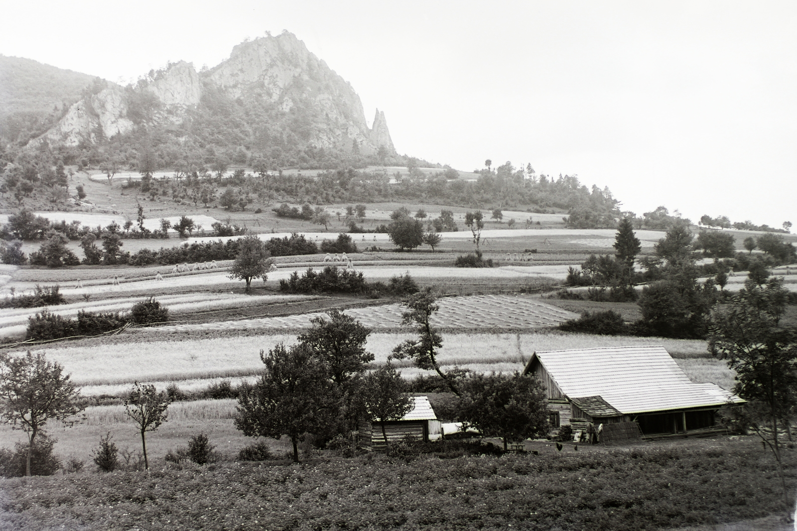 Slovakia, Kostolec, kilátás a község mellett található szikla felé., 1939, Schermann Ákos, Schermann Szilárd, landscape, First Slovak Republic, Fortepan #95634