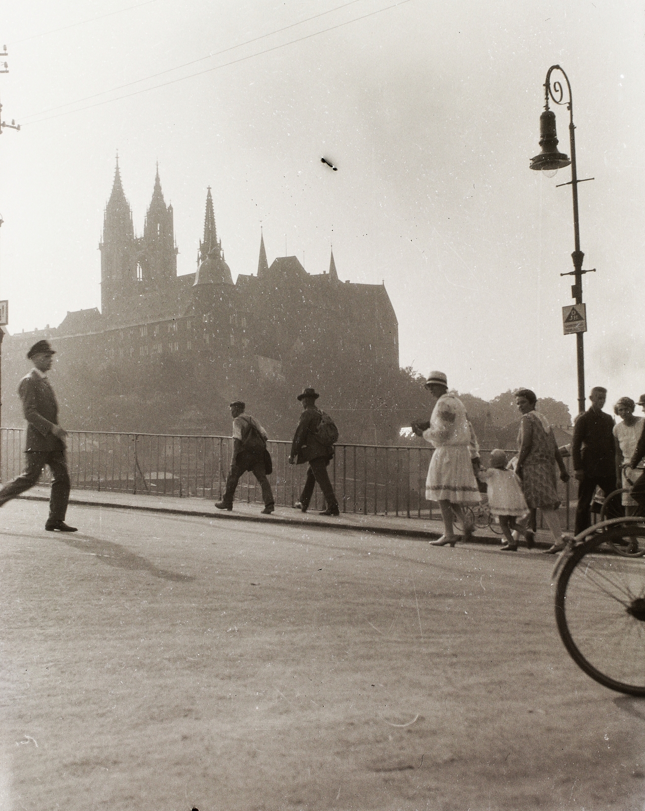 Germany, Meissen, Óvárosi híd (Altstadtbrücke) az Elba folyón, szemben a vár (Albrechtsburg) és a Dóm., 1927, Schermann Ákos, Sztehlo Borbála, gothic, Cathedral, Fortepan #95674