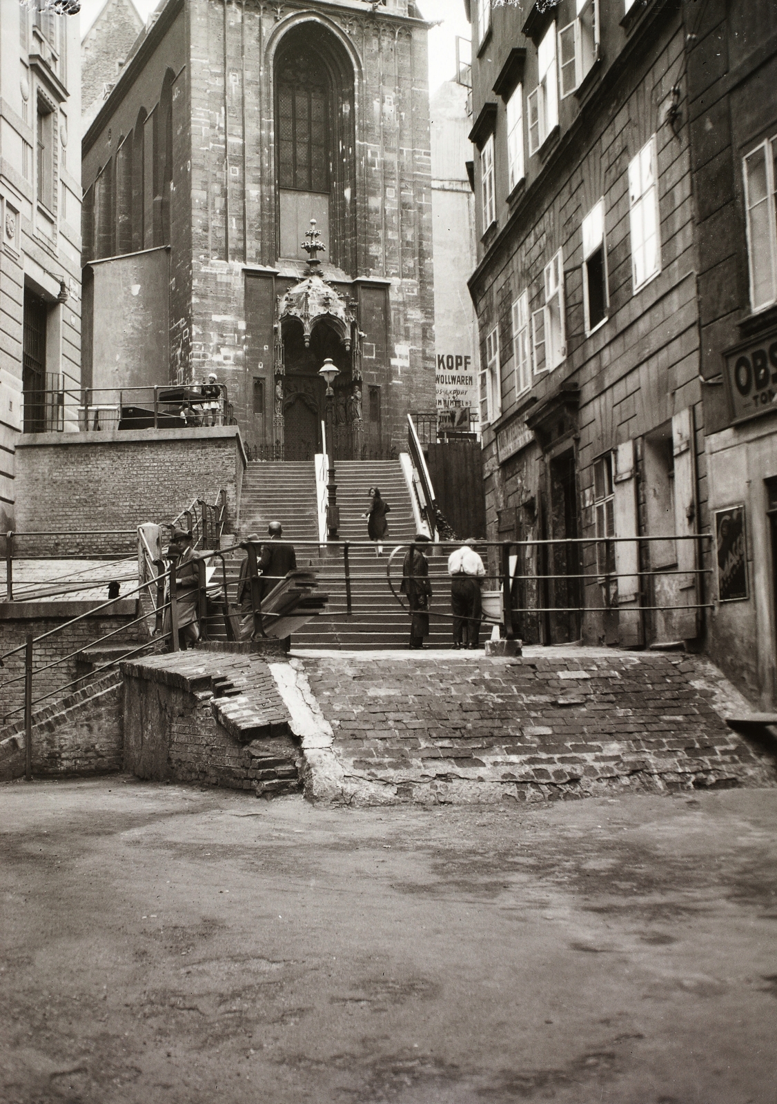 Austria, Vienna, Salvatorgasse, Parti Mária-templom (Katholische Kirche Maria am Gestade)., 1927, Schermann Ákos, Sztehlo Borbála, stairs, pointed arch, Fortepan #95677