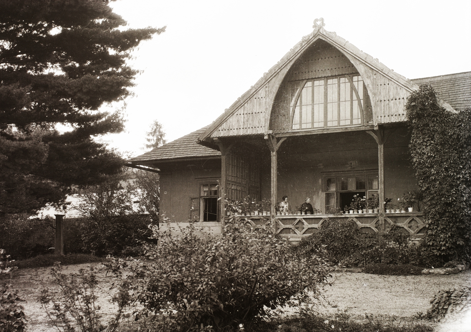 Slovakia, Dobšiná, Szontagh-ház., 1927, Schermann Ákos, Sztehlo János, Czechoslovakia, porch, Fortepan #95687