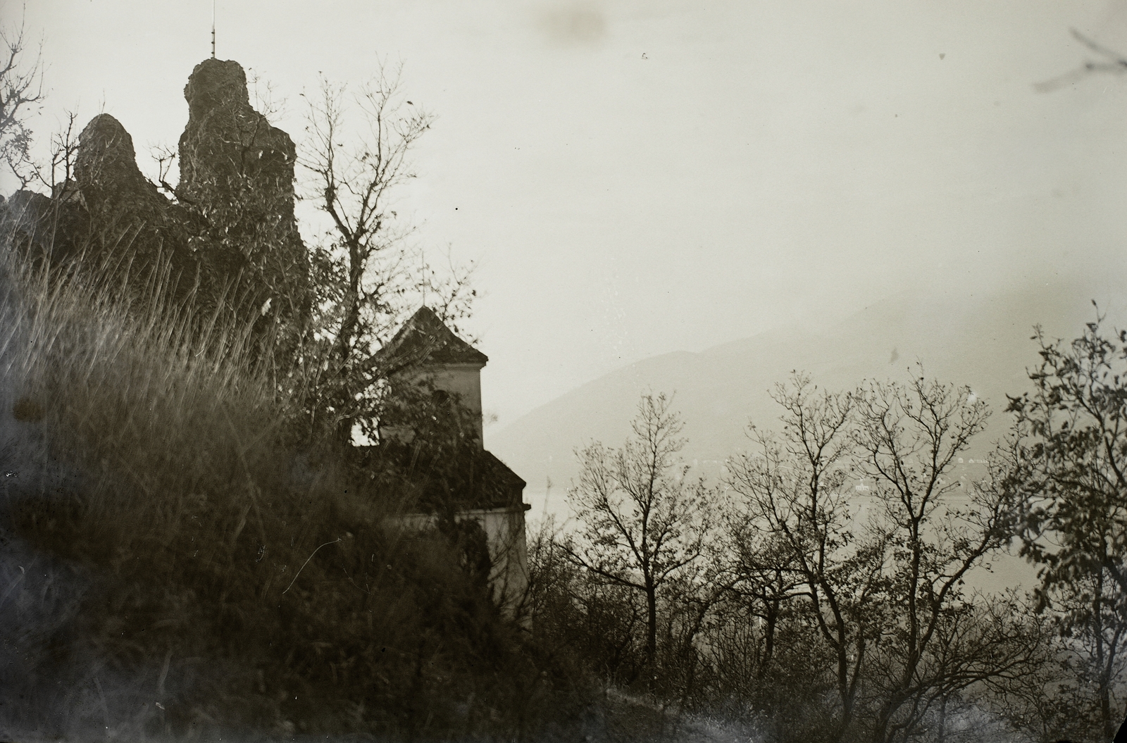 Hungary,Danube Bend, Visegrád, Kálvária kápolna a hegyoldalban, a Fellegvárhoz vezető úton., 1929, Schermann Ákos, Schermann Szilárd, calvary, chapel, Fortepan #95693