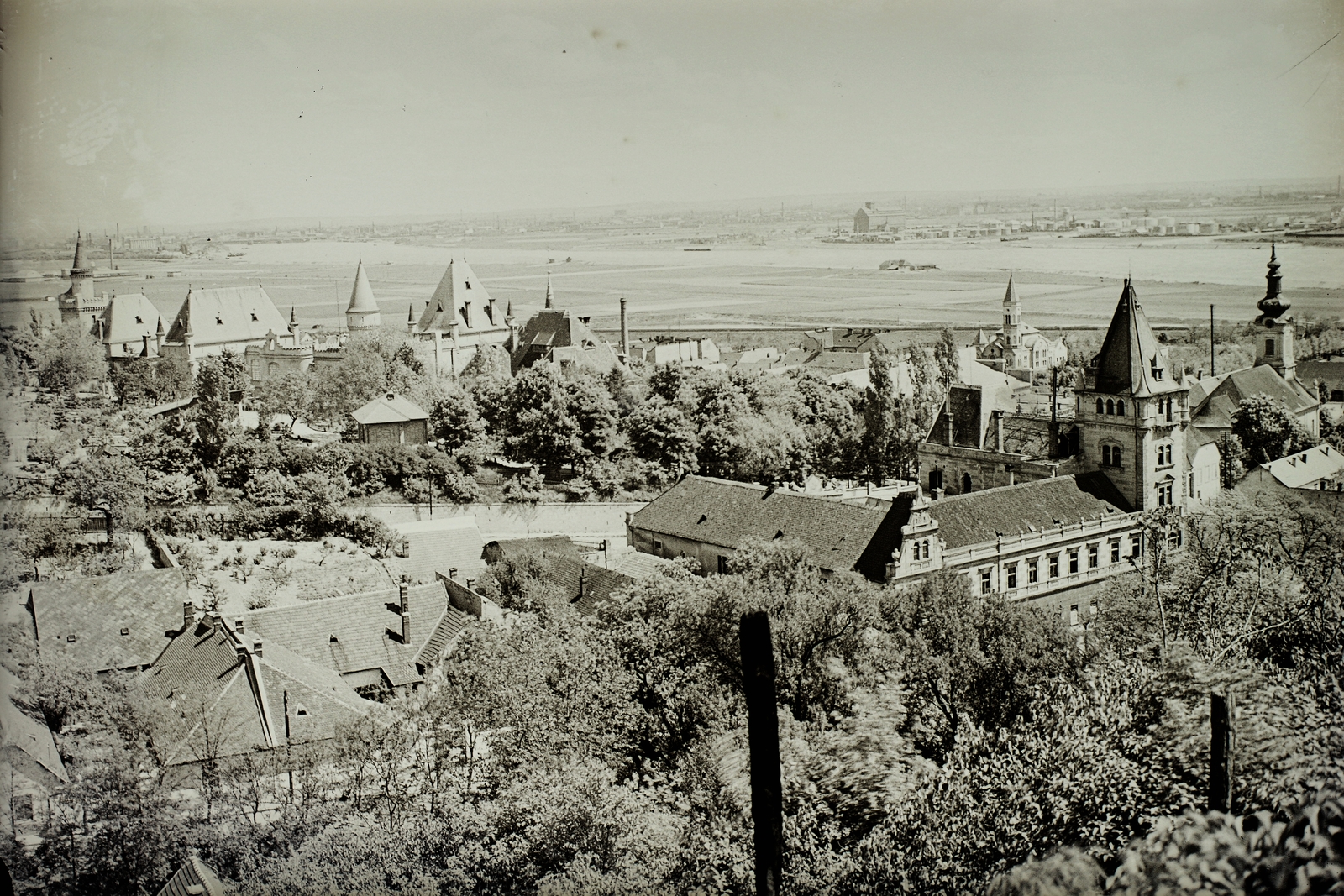 Hungary, Budapest XXII., Budafok, kilátás a Hegybíró utcától a Duna felé. Előtérben a Czuba-Durozier-kastély, balra a Törley-kastély és Sacelláry-kastély., 1932, Schermann Ákos, Schermann Szilárd, Budapest, Fortepan #95718