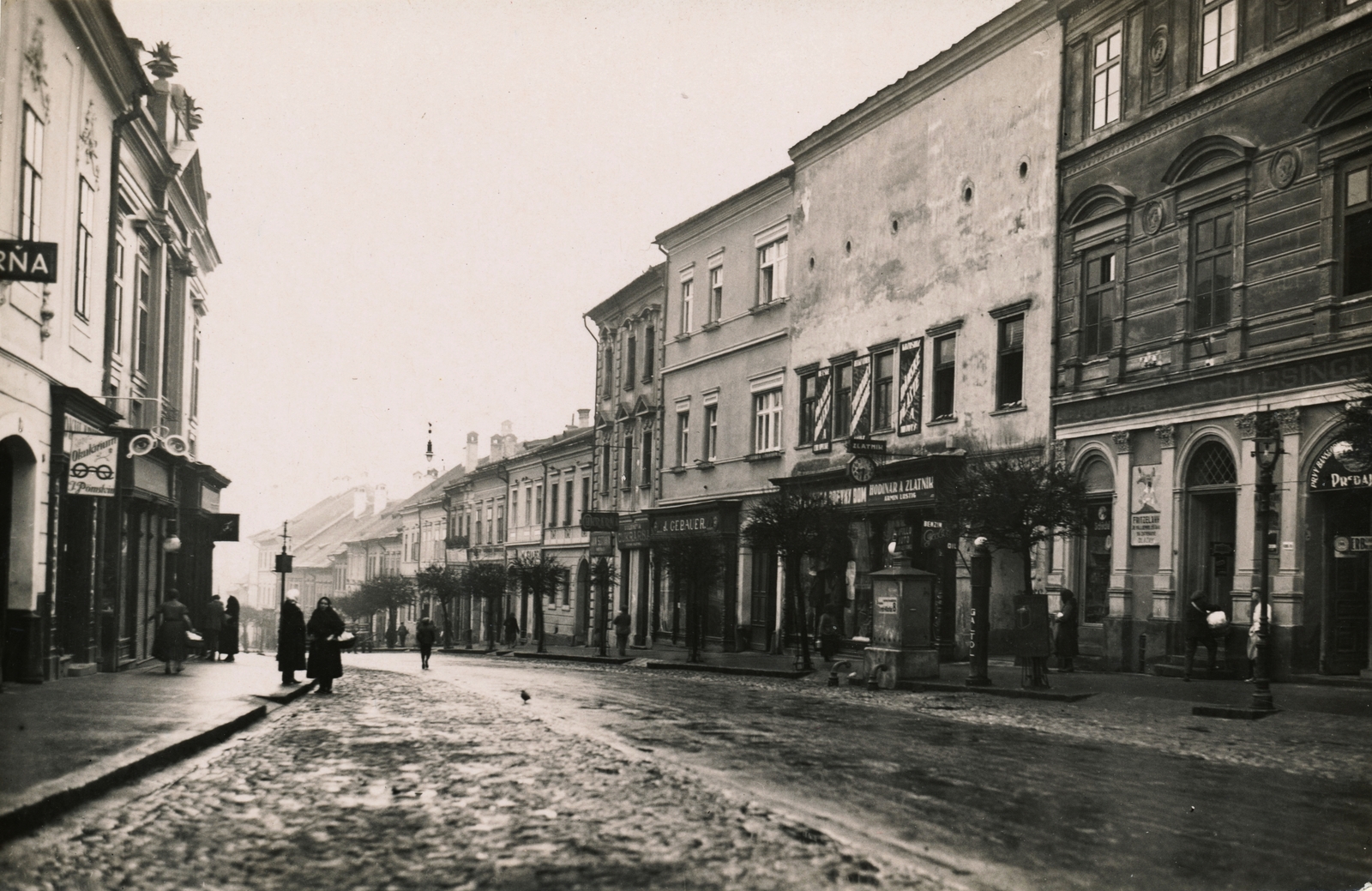 Slovakia, Banská Bystrica, Alsó utca (Dolná ulica)., 1930, Schermann Ákos, Czechoslovakia, street view, Fortepan #95814