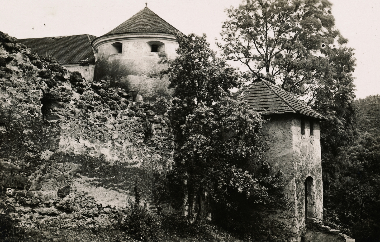 Slovakia, Hronský Beňadik, az apátság sarokbástyája, 1939, Schermann Ákos, tower, First Slovak Republic, Fortepan #95860