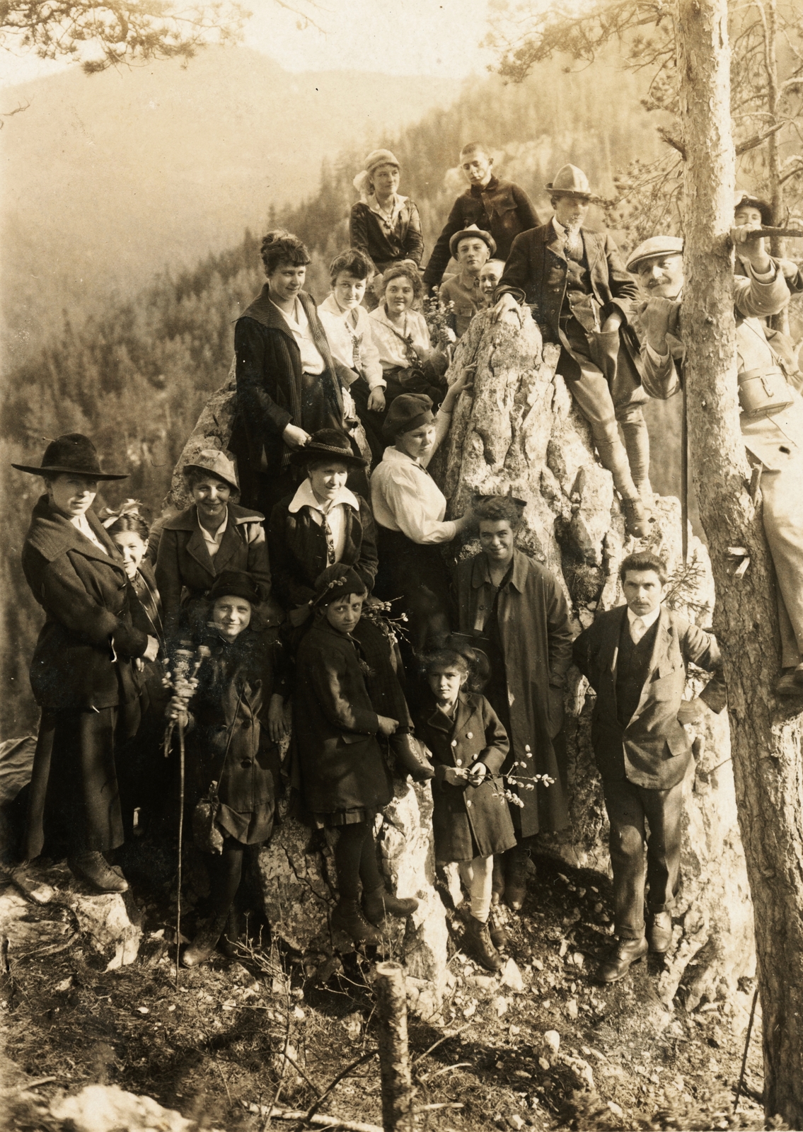 Szlovákia, Szlovák Paradicsom Nemzeti Park, Szószék (Kazateľnica) szikla., 1919, Schermann Ákos, Csehszlovákia, Fortepan #95870