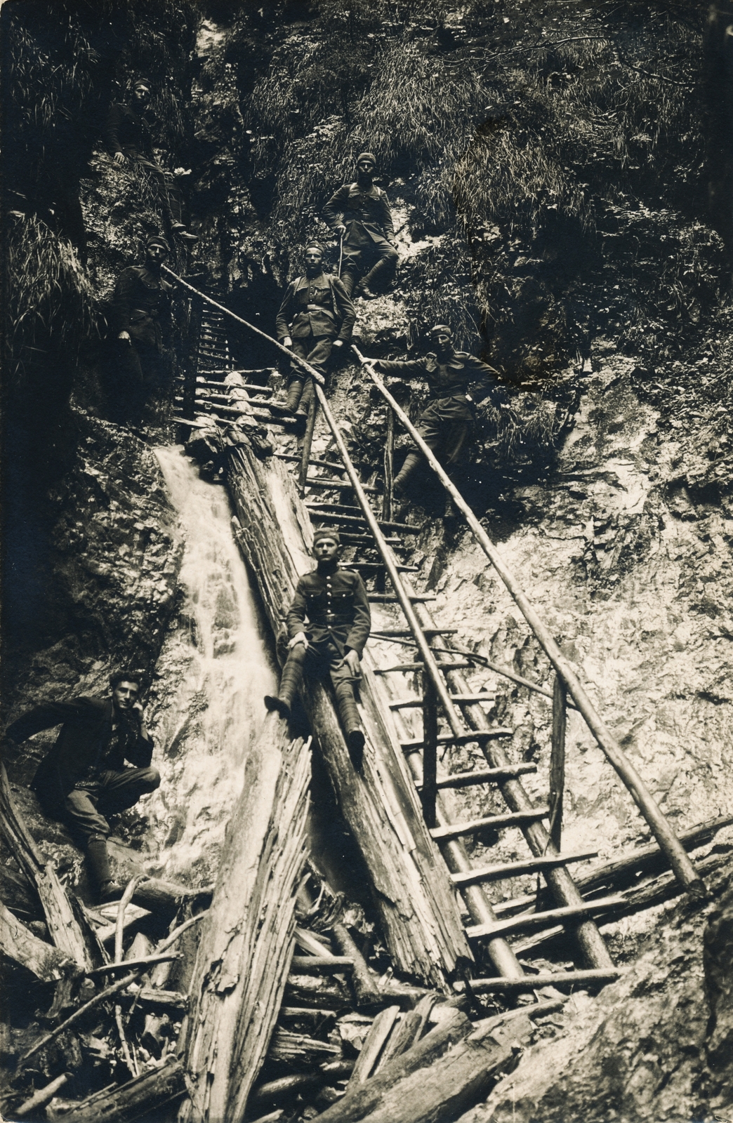 Slovakia, Slovak Paradise National Park, Piecky-szurdok., 1928, Schermann Ákos, Czechoslovakia, relaxation, uniform, ladder, Fortepan #95876