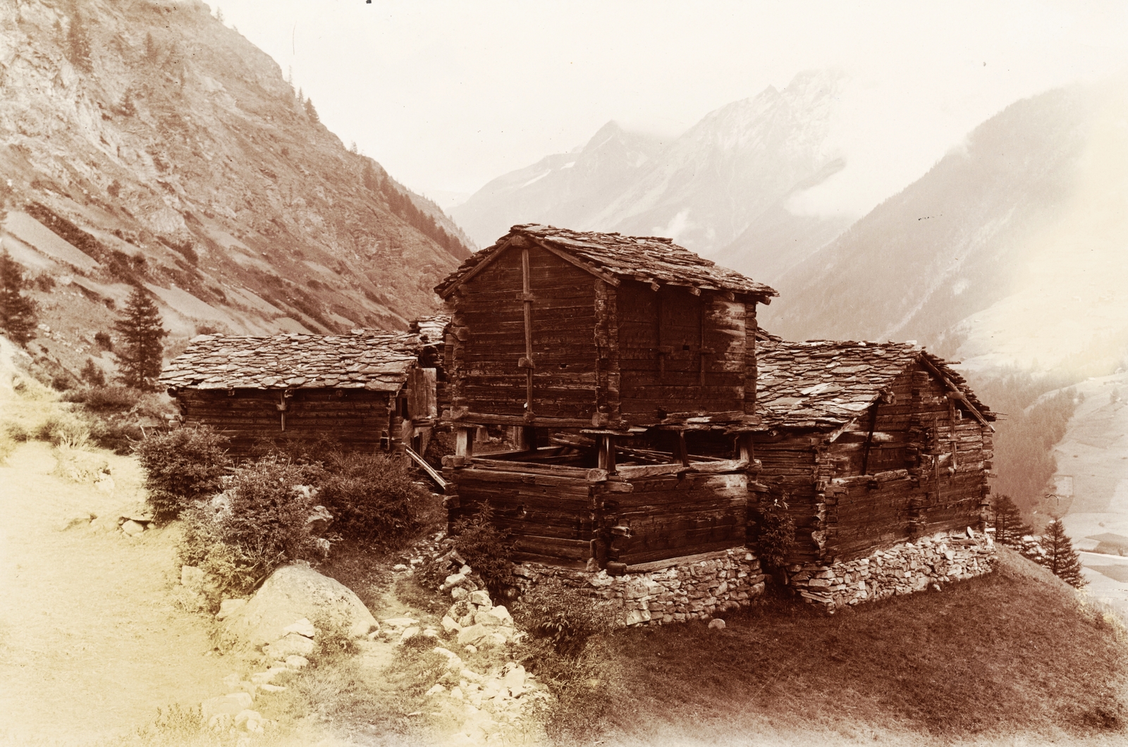 Switzerland, Pennine Alps, Zermatt, jobbra lent a Matter-völgy., 1927, Schermann Ákos, hillside, wooden cottage, freestone, Fortepan #95901