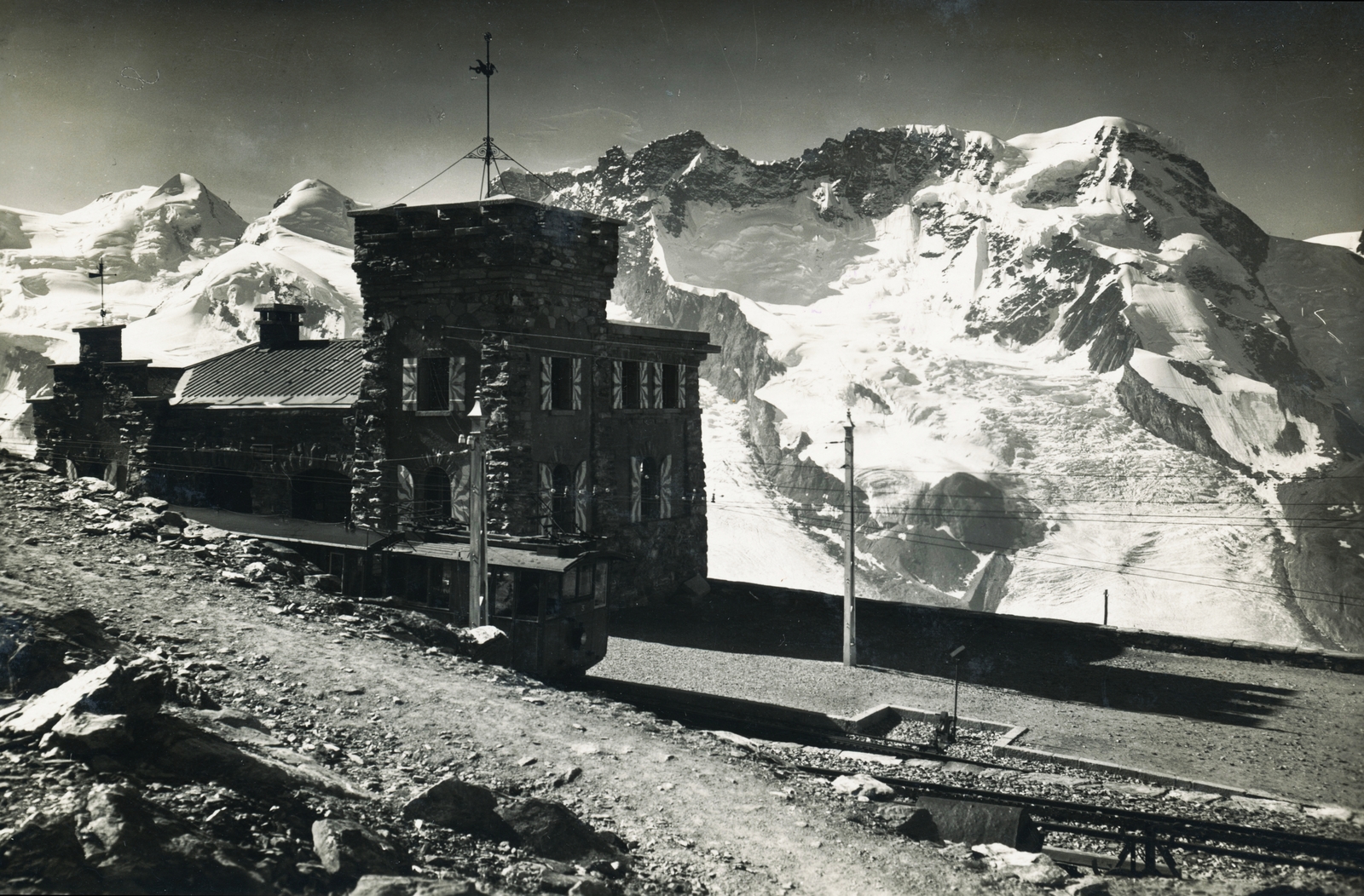 Svájc, Pennini-Alpok, a Zermatt-ból a Gornergrat 3089 m magas csúcsára közlekedő Gornergrat-Bahn fogaskerekű vasút felső végállomása., 1927, Schermann Ákos, Fortepan #95903