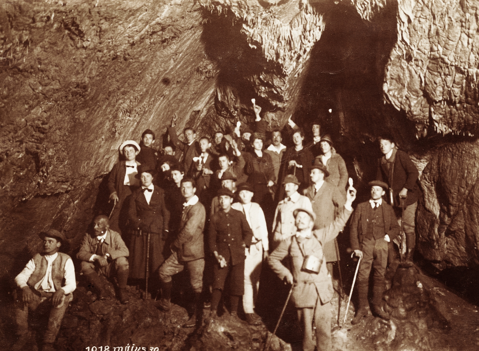 1918, Schermann Ákos, cave, Fortepan #95923