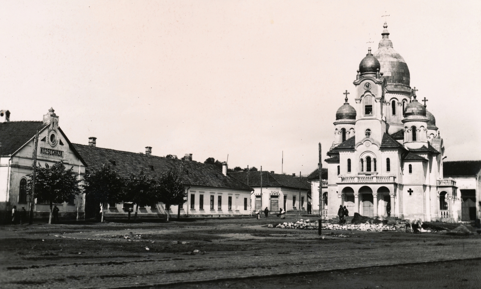 Romania,Transylvania, Aleșd, Felszabadulási tér (Piaţa Unirii), jobbra az ortodox templom., 1941, Schermann Ákos, public building, Eastern Orthodox Church, Fortepan #95931