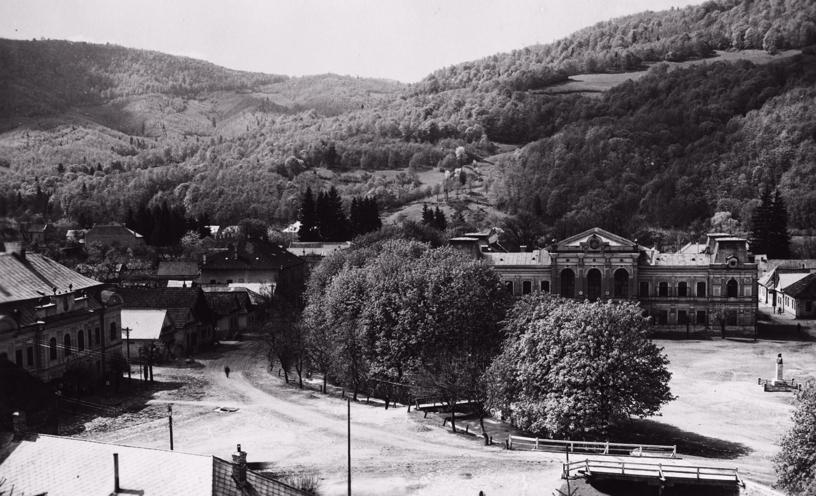 Slovakia, Revúca, kilátás a katolikus templom tornyából, szemben a Városháza., 1935, Schermann Ákos, Czechoslovakia, square, public building, Neoclassical architecture, Fortepan #95942