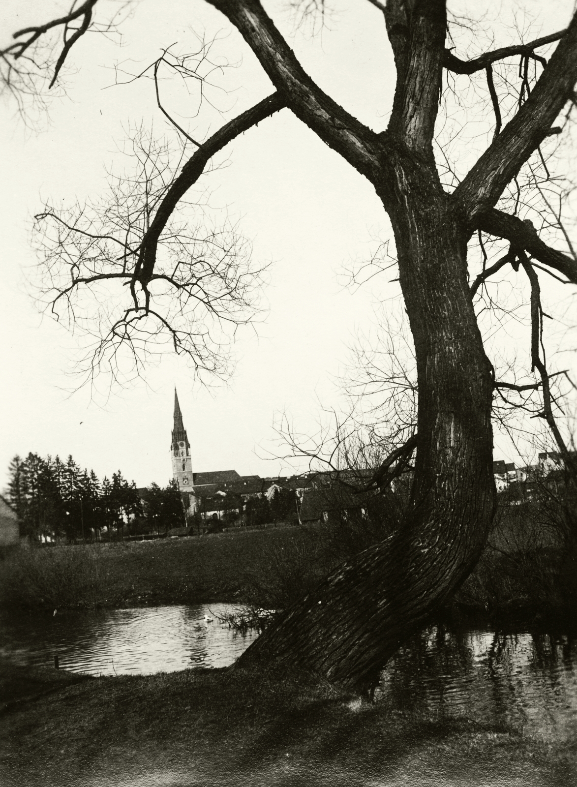 Slovakia, Spišská Nová Ves, Hernád-part, szemben a Szűz Mária mennybevétele templom., 1929, Schermann Ákos, Czechoslovakia, church, river, Fortepan #95988