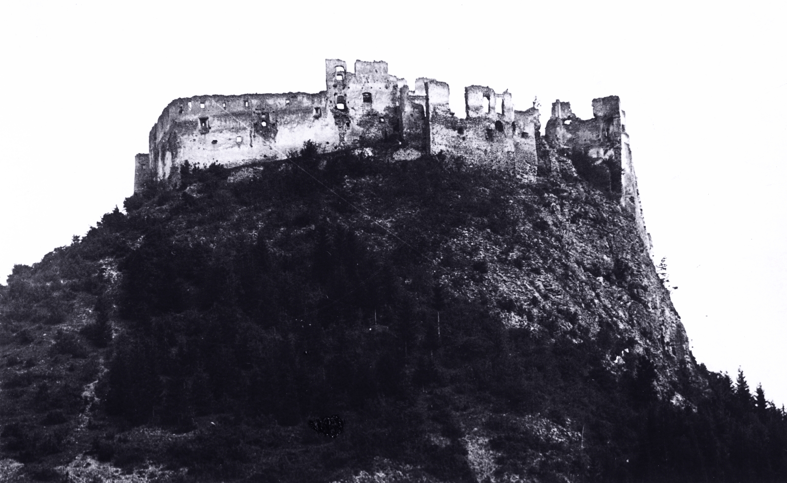 Szlovákia, Vágbeszterce, Vágváralja (ekkor önálló, ma a város része), a vár., 1930, Schermann Ákos, Csehszlovákia, várrom, Fortepan #95998