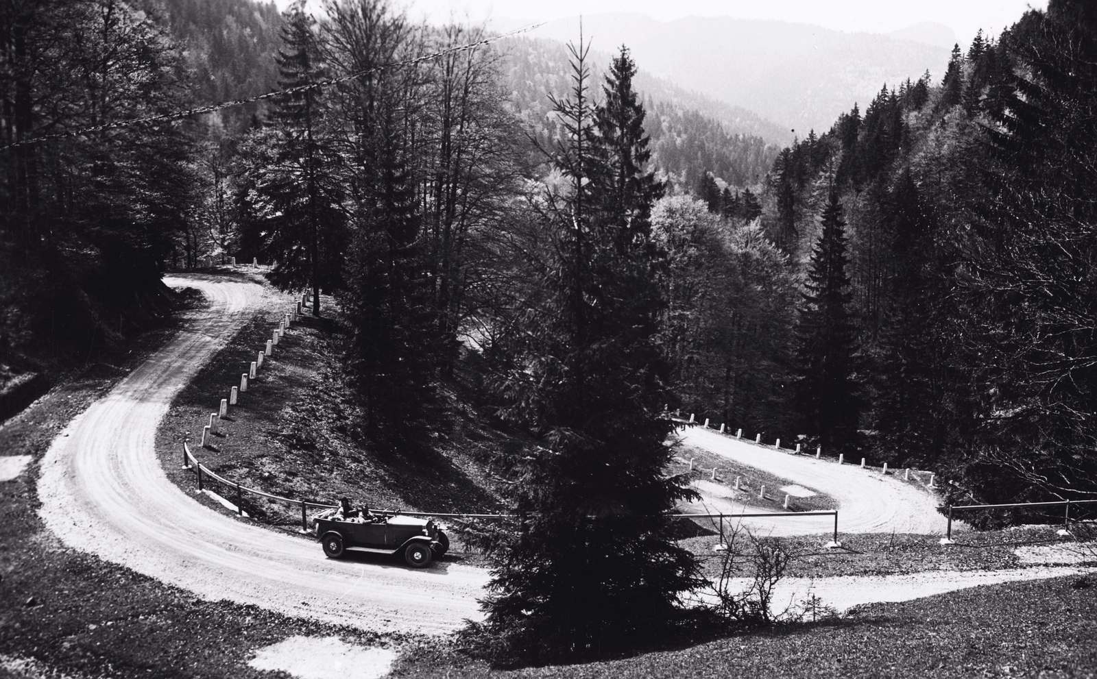 Slovakia, Liptovské Revúce, szerpentin a Veľký Šturec-hágó és a község között., 1935, Schermann Ákos, serpentine, hairpin, Fortepan #96048