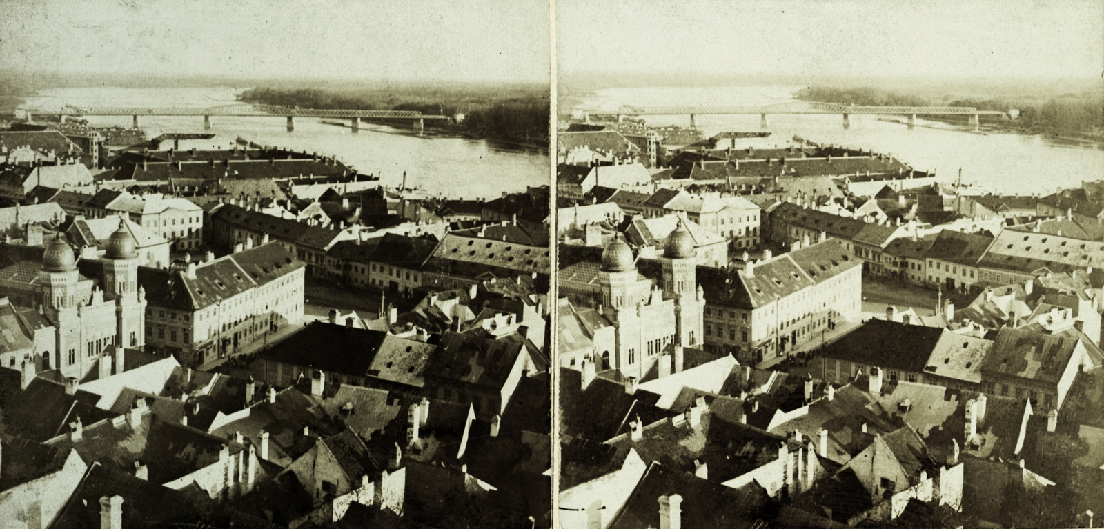 Slovakia, Bratislava, látkép a várból, előtérben a Hal tér és a zsinagóga, háttérben a Ferenc József híd., 1900, Schermann Ákos, bridge, synagogue, stereophoto, judaism, Moorish architecture, Dezső Milch-design, Fortepan #96079