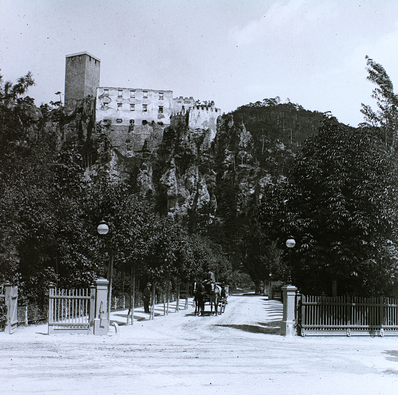 Austria, Baden, Rauhenstein várának romjai., 1905, Schermann Ákos, Horse-drawn carriage, castle, Fortepan #96105