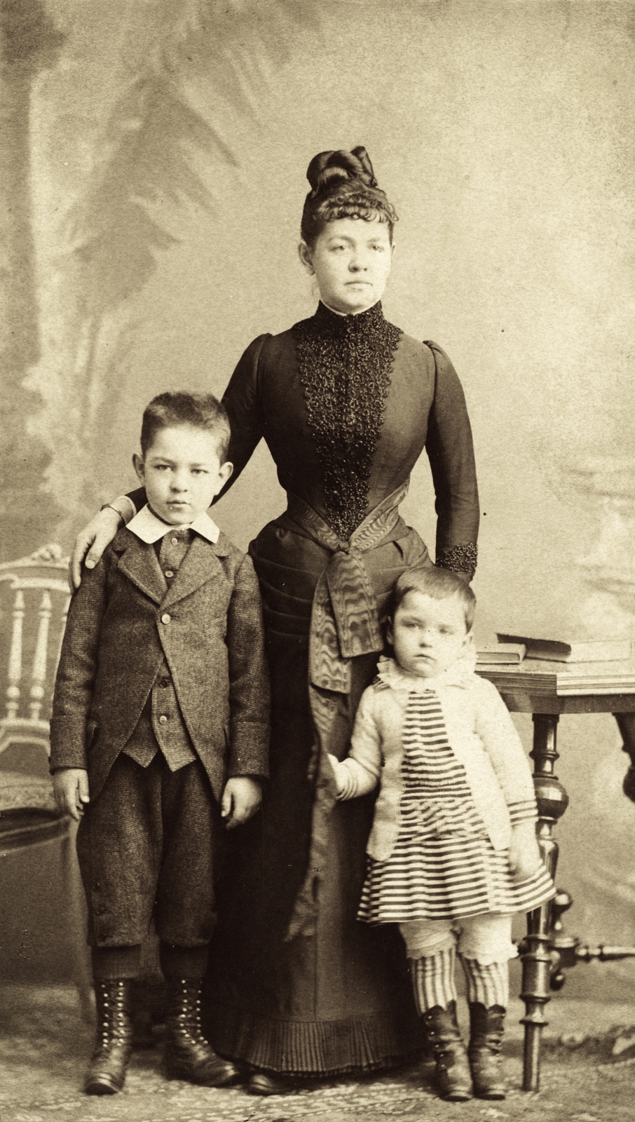 1900, Buzinkay Géza, family, studio, kid, arms around shoulders, Fortepan #96124