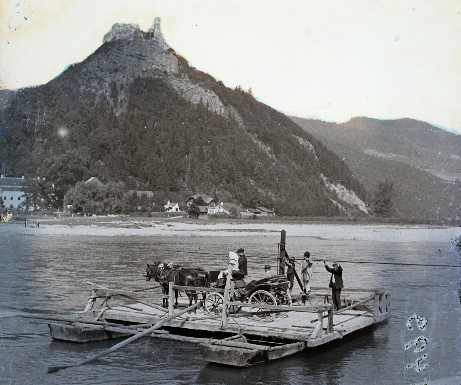 Slovakia, Považská Bystrica, Vágváralja (ekkor önálló, ma a város része) fenn a vár., 1904, Magyar Földrajzi Múzeum / Erdélyi Mór cége, ferry, Horse-drawn carriage, horse, river, port, Fortepan #96228