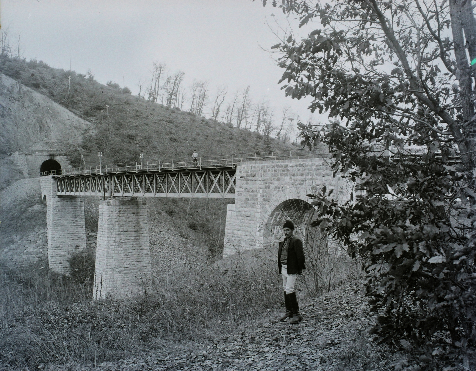 Romania,Transylvania, viadukt és alagút a Szászsebes – Nagyszeben vasútvonalon., 1904, Magyar Földrajzi Múzeum / Erdélyi Mór cége, railway bridge, tunnel, attire, Fortepan #96269
