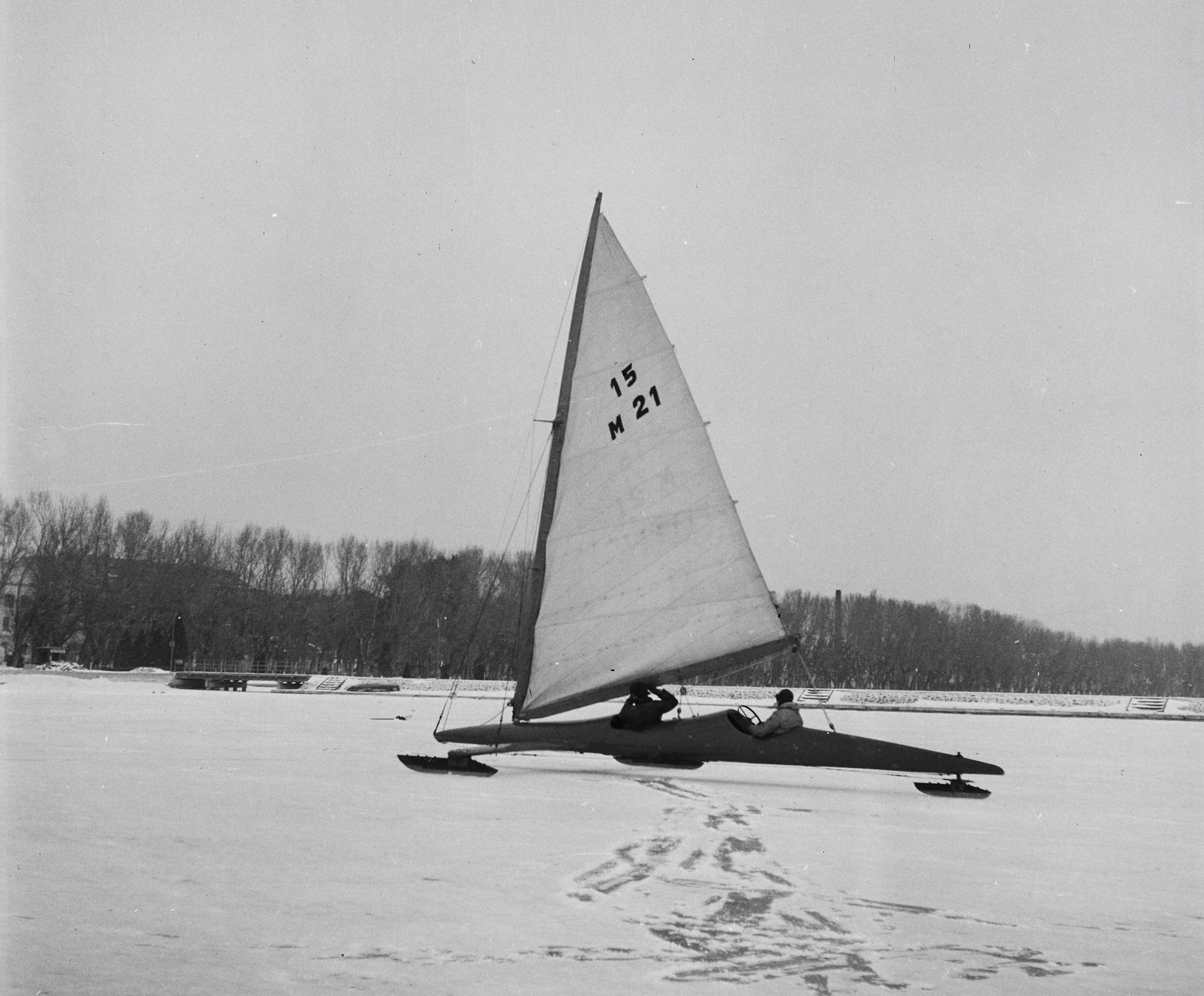 Hungary, Balatonfüred, a befagyott Balaton a hajóállomásnál., 1956, Kotnyek Antal, Fortepan #96320