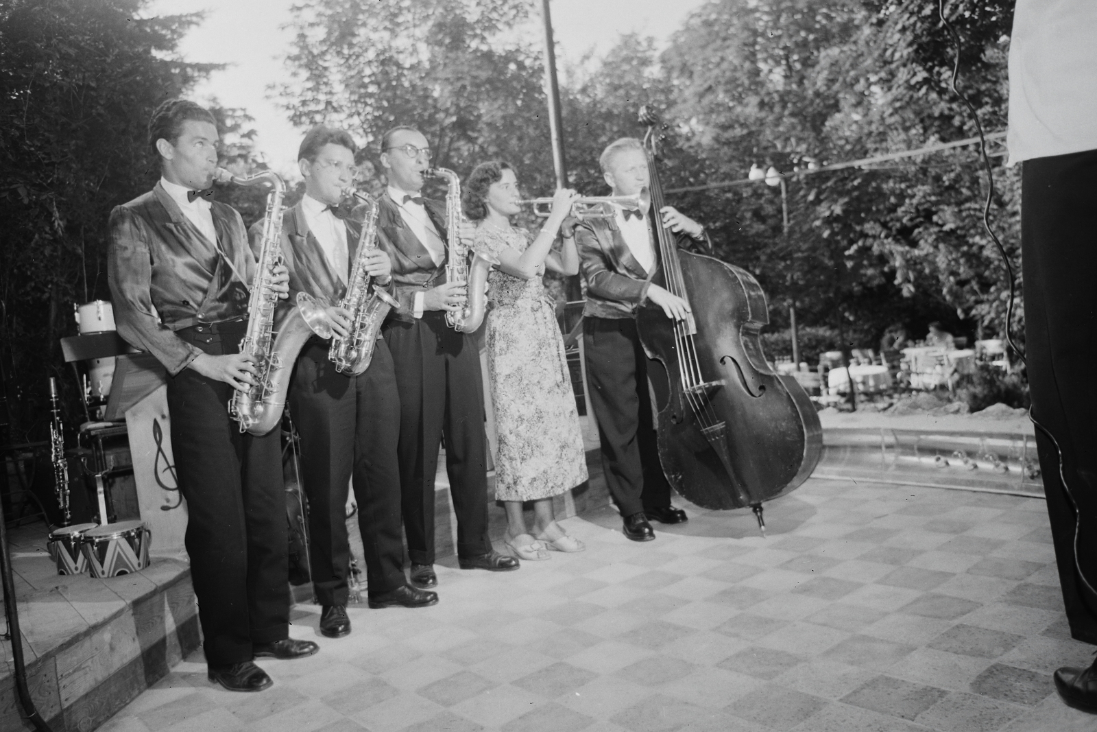 Hungary, Budapest II., Hűvösvölgyi út (Vörös Hadsereg útja) 36., a Budagyöngye étterem kerthelyisége., 1966, Kotnyek Antal, trumpet, double bass, saxophone, Budapest, Fortepan #96370