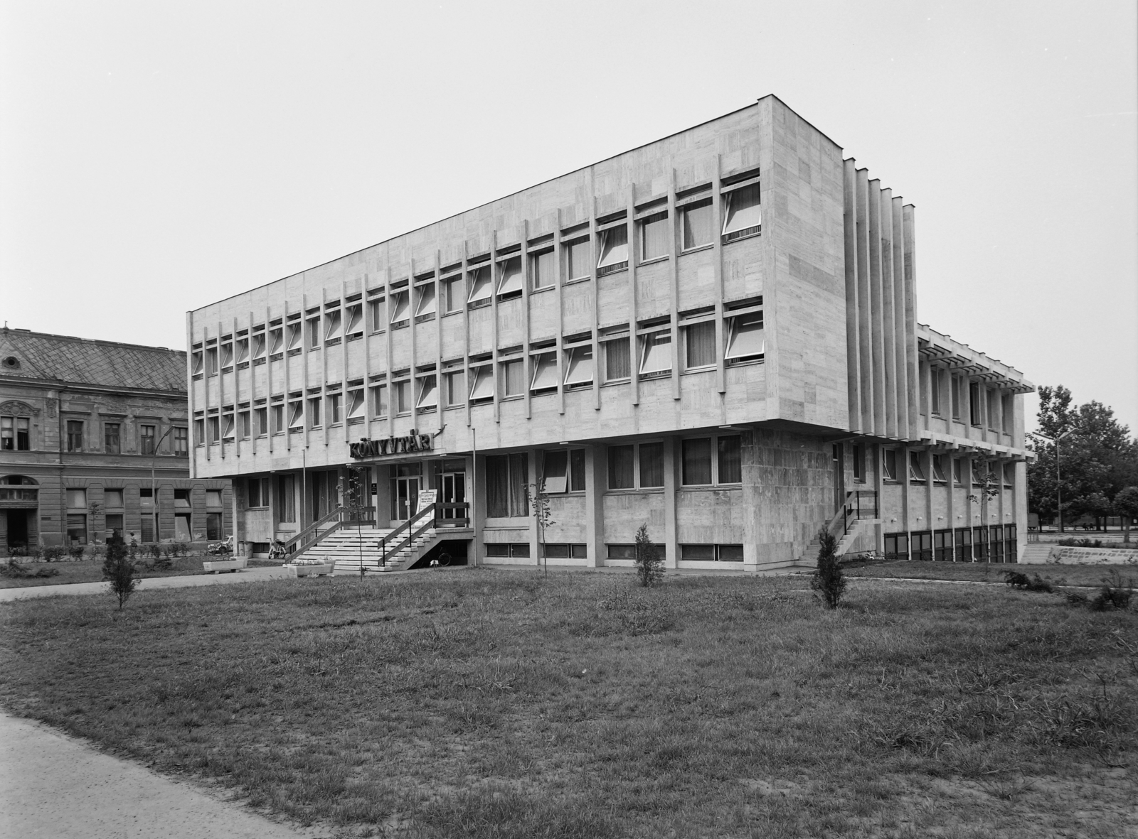 Magyarország, Nyíregyháza, Móricz Zsigmond Megyei és Városi könyvtár., 1976, Kádas Tibor, középület, könyvtár, Fortepan #9640