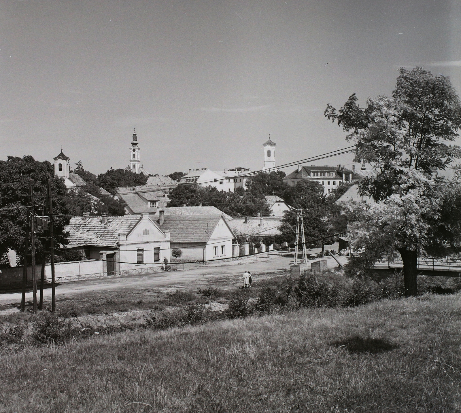 Hungary, Szentendre, előtérben a Bükkös part, jobbra a piac. A kép közepén, a bal oldali ház helyén ma a 11-es út húzódik., 1971, Kotnyek Antal, Fortepan #96441