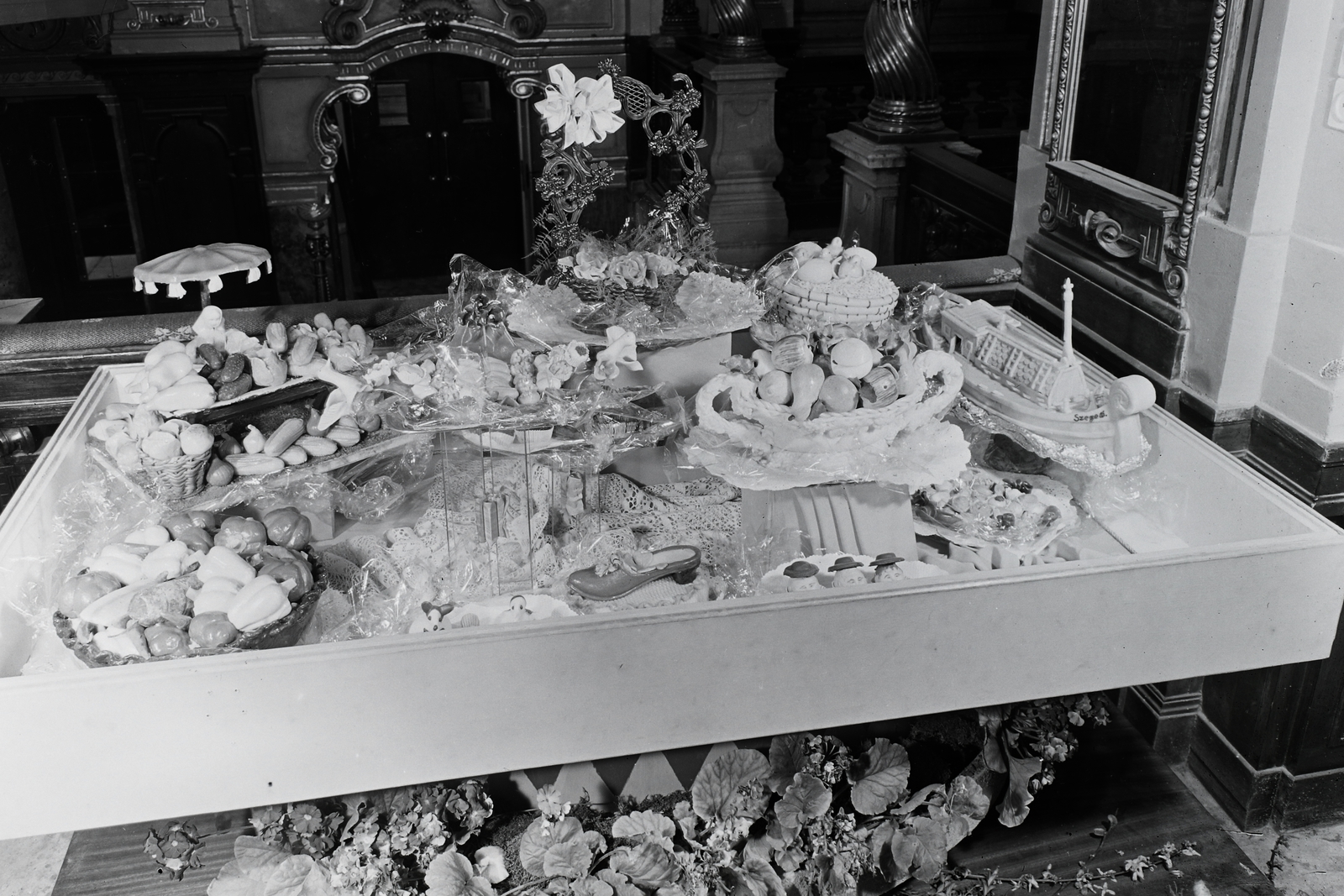 Hungary, Budapest VII., Hungária (korábban és ma New York) kávéház, Cukrászati Kiállítás., 1954, Kotnyek Antal, Budapest, sweets, Fortepan #96547