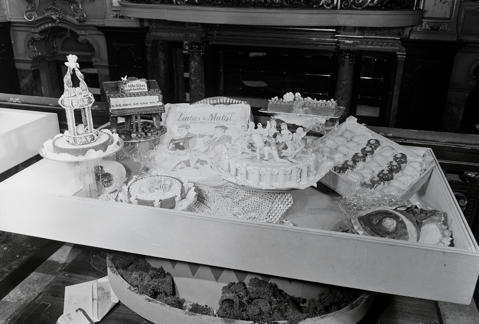 Hungary, Budapest VII., Hungária (korábban és ma New York) kávéház, Cukrászati Kiállítás., 1954, Kotnyek Antal, Budapest, sweets, cake, Fortepan #96556