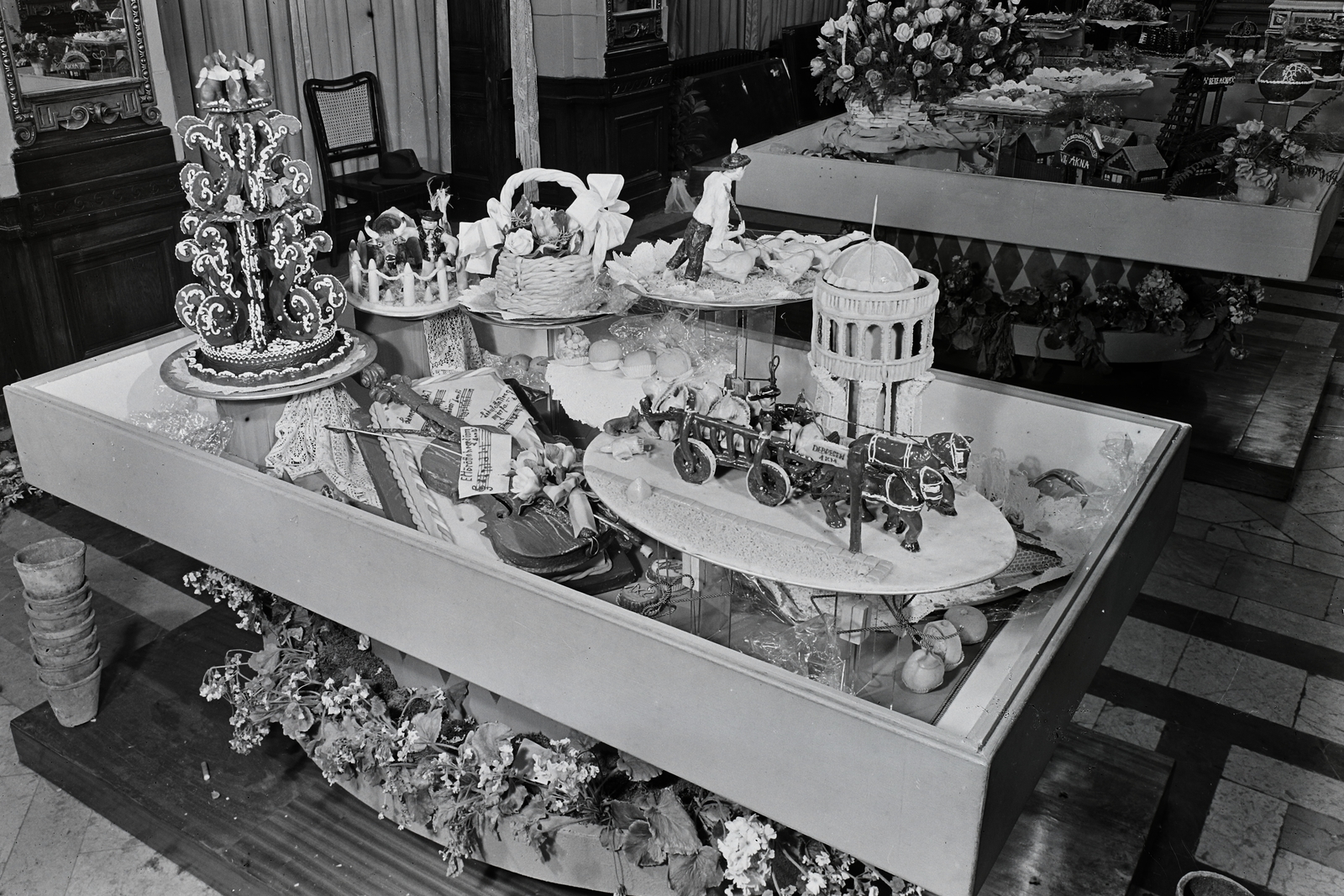 Hungary, Budapest VII., Hungária (korábban és ma New York) kávéház, Cukrászati Kiállítás., 1954, Kotnyek Antal, Budapest, sweets, Fortepan #96557