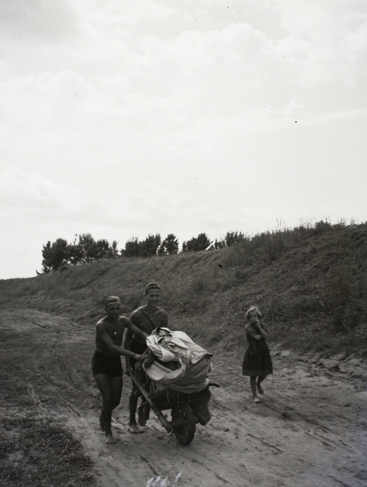 1939, Kotnyek Antal, wheelbarrow, Fortepan #96564