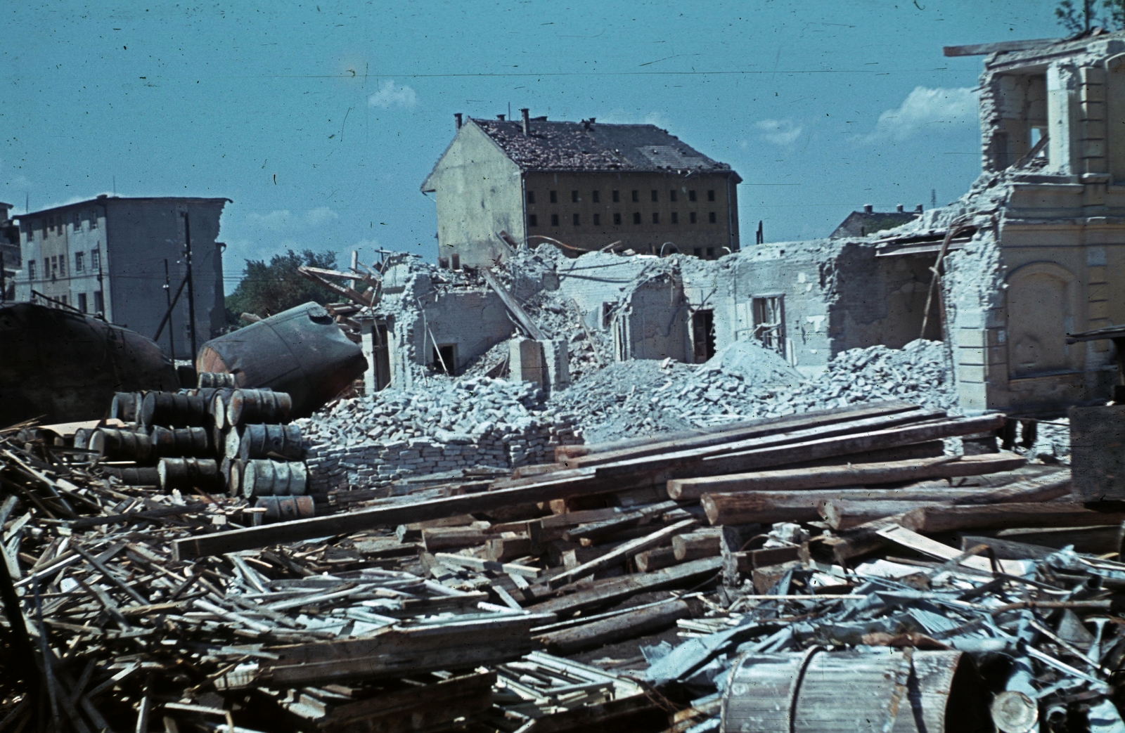 Magyarország, Budapest IX., Soroksári út 106., Helvey Tivadar Vegyészeti Gyár., 1944, Schermann Ákos, Trompler Elek, színes, háborús kár, bombázás, Budapest, Fortepan #96579
