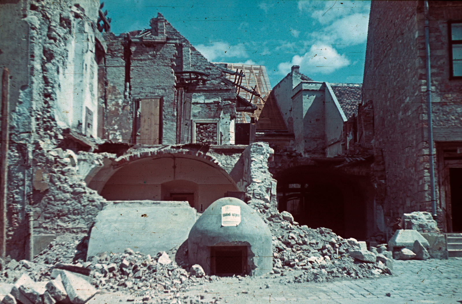 Hungary, Budapest I., Fortuna utca 21., 1947, Schermann Ákos, Trompler Elek, colorful, war damage, damaged building, Budapest, Fortepan #96587