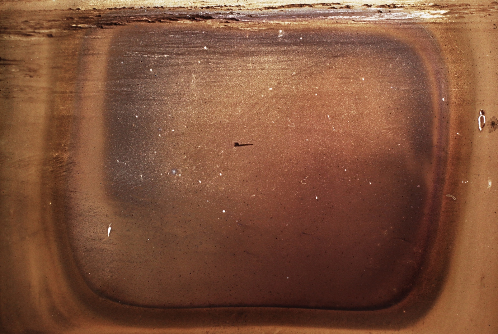 Egypt, Almásy László, Sir Robert Clayton, Hugh Penderel repülő őrnagy és Patrick Clayton expediciója a Szaharában 1932. április-májusában. Az expedició egyik gépkocsija az expedició De Havilland DH.60 GipsyMoth repülőgépéből fényképezve, valahol a Gilf Kebir fennsík nyugati oldalán., 1932, Magyar Földrajzi Múzeum / Diagyűjtemény, colorful, damaged photo, bird's eye view, Fortepan #96609