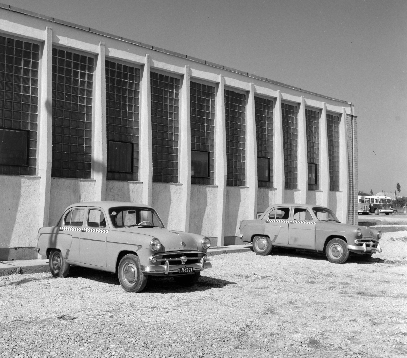Hungary, Eger, Mátyás király (Lenin) út 134., 4. sz. AKÖV (később Agria Volán) telephelye., 1964, UVATERV, taxicab, Fortepan #96657