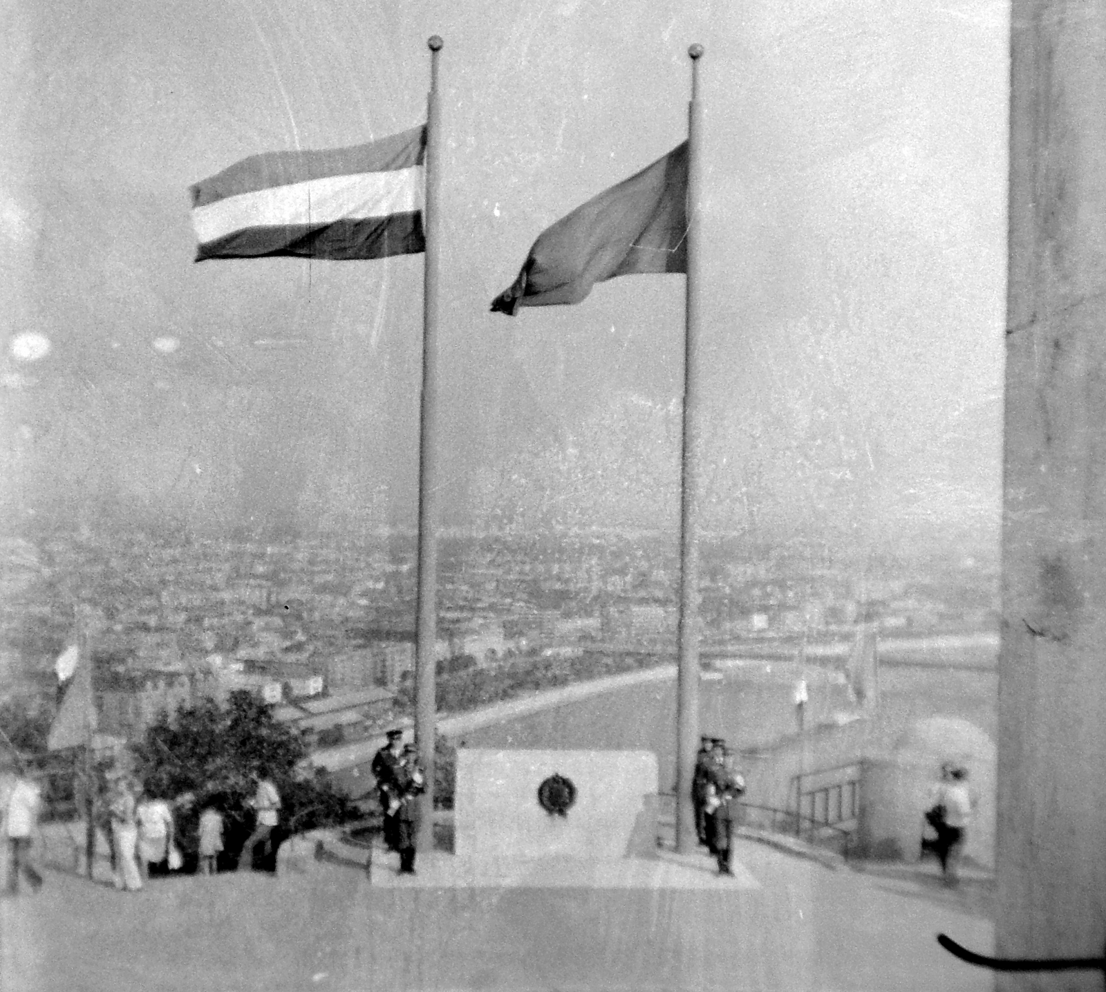 Hungary, Budapest XI., emlékmű., 1975, Fortepan, flag, picture, Budapest, Fortepan #9672