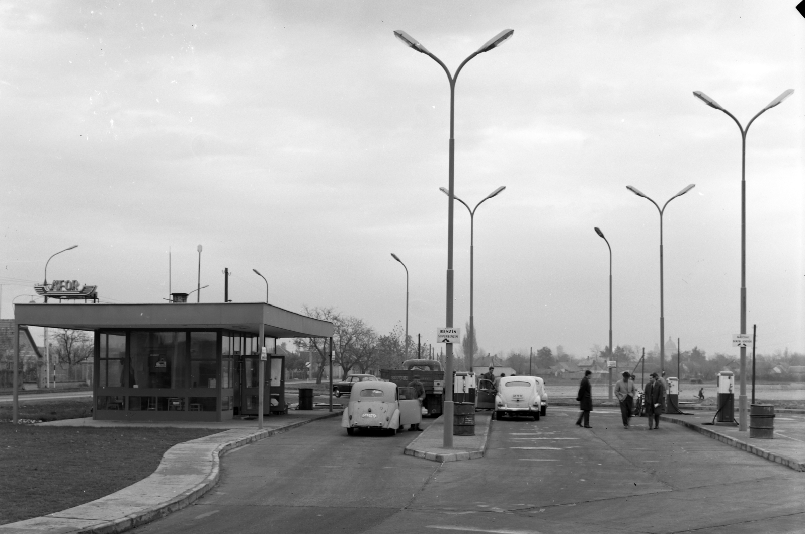 Hungary, Cegléd, Pesti út, benzinkút., 1965, UVATERV, gas station, Fortepan #96729