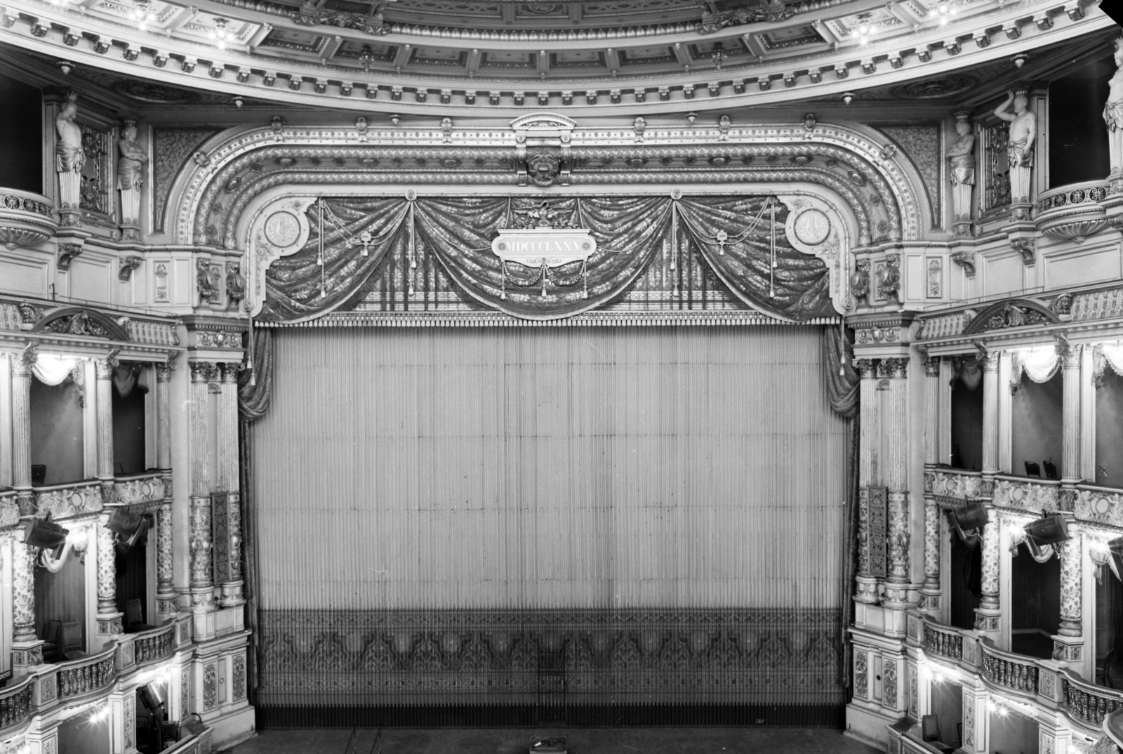 Hungary, Budapest VIII., Blaha Lujza tér, Nemzeti Színház, nézőtér és a színpad a vasfüggönnyel., 1964, UVATERV, curtain, stage, auditorium, theater room, Budapest, iron curtain, Fortepan #96734
