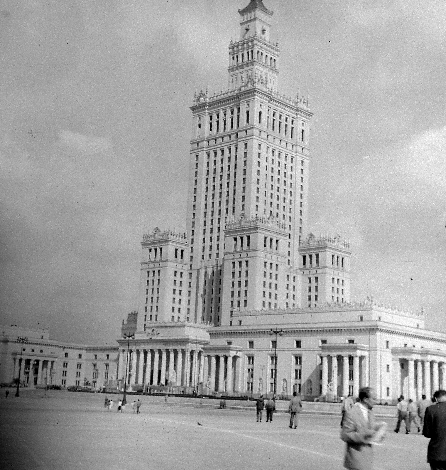 Lengyelország, Varsó, a Kultúra és Tudomány Palotája., 1956, Gyöngyi, szocreál, felhőkarcoló, Lev Rudnev-terv, Fortepan #9690