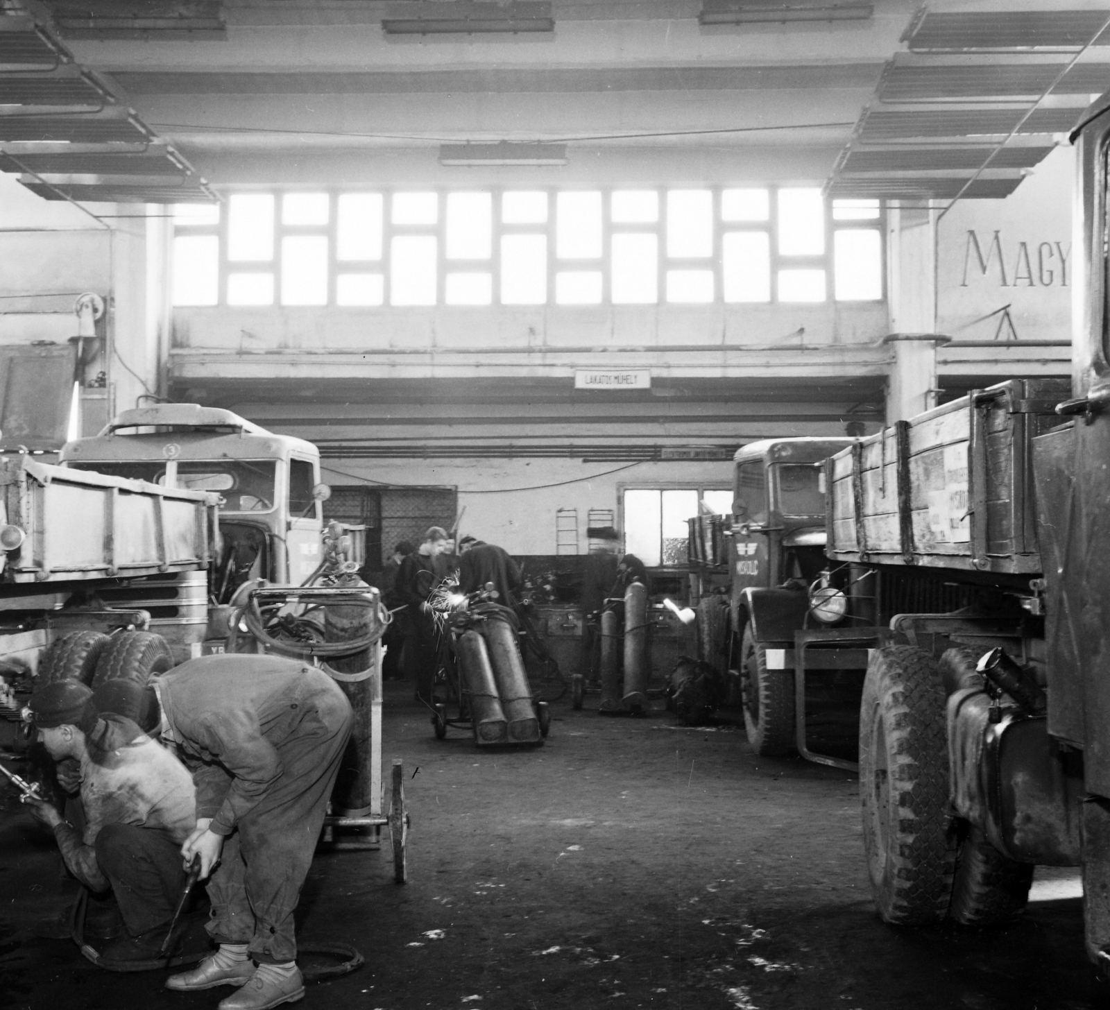 Hungary, 1964, UVATERV, workshop, oxygen cylinder, divided windows, szervíz, Fortepan #97050