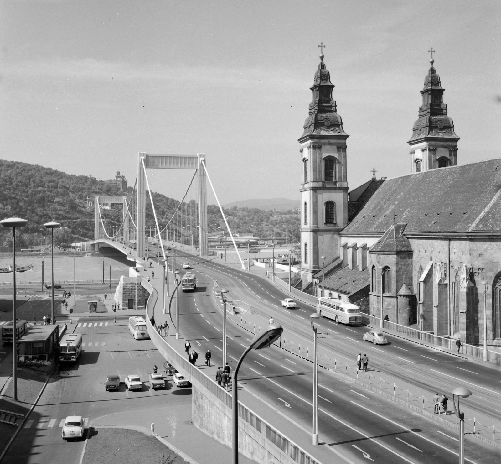 Hungary, Budapest V., Erzsébet híd Pestről nézve., 1965, UVATERV, church, traffic, bus, street view, phone booth, tram stop, Budapest, Duna-bridge, car park, Fortepan #97086